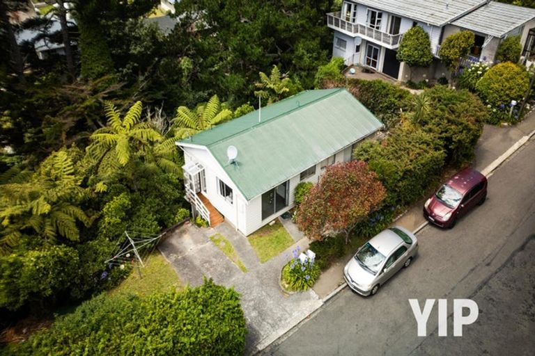 Photo of property in 16a Glen Alton Avenue, Paparangi, Wellington, 6037