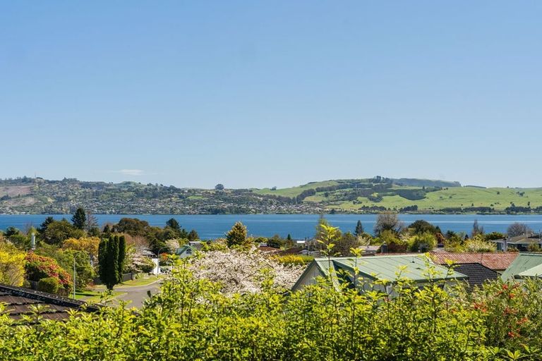 Photo of property in 2 Golders Place, Richmond Heights, Taupo, 3330