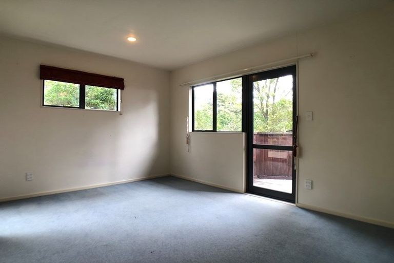 Photo of property in 12 Springwater Vale, Unsworth Heights, Auckland, 0632