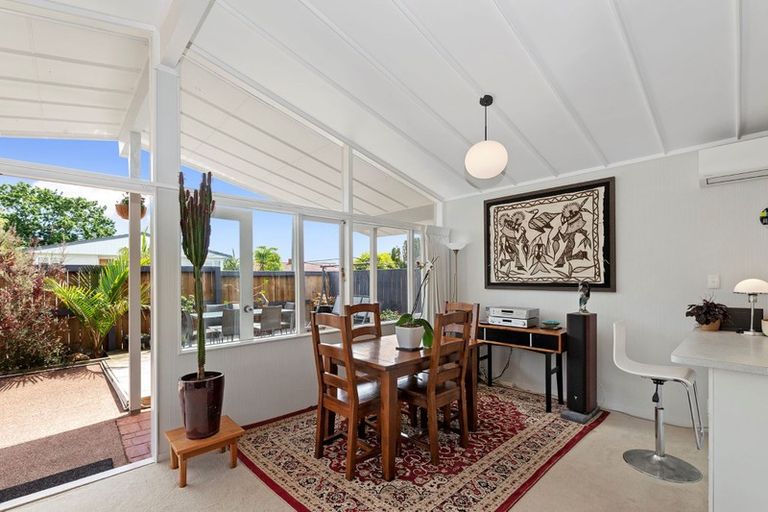 Photo of property in 97 Tiroroa Avenue, Te Atatu South, Auckland, 0610