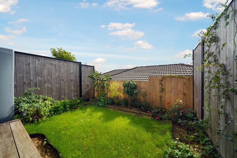 Photo of property in 23 Raupeti Lane, Henderson, Auckland, 0612