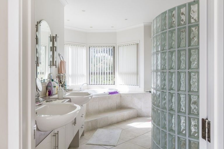 Photo of property in 76 Scott Road, Stanmore Bay, Whangaparaoa, 0932