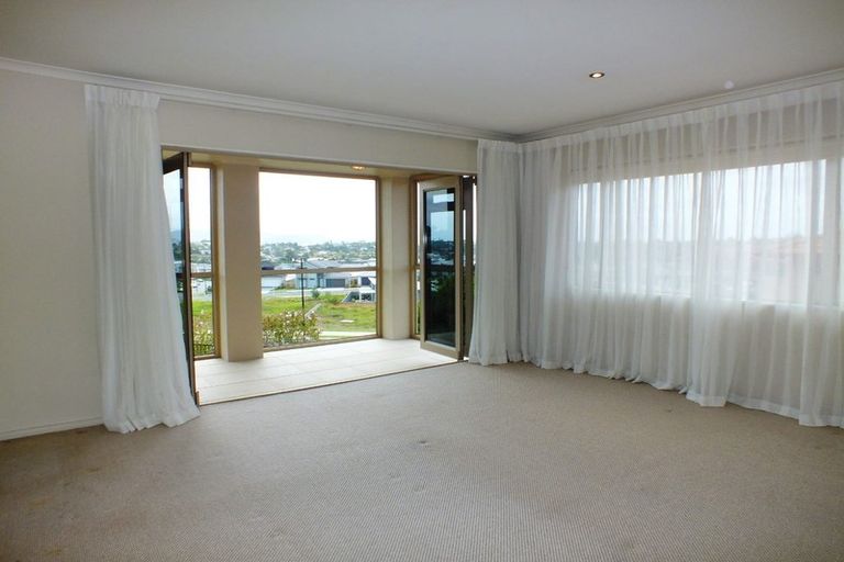 Photo of property in 6/126 Whangaparaoa Road, Red Beach, 0932