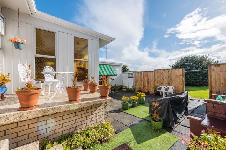 Photo of property in 70 Sylvan Crescent, Te Atatu South, Auckland, 0610