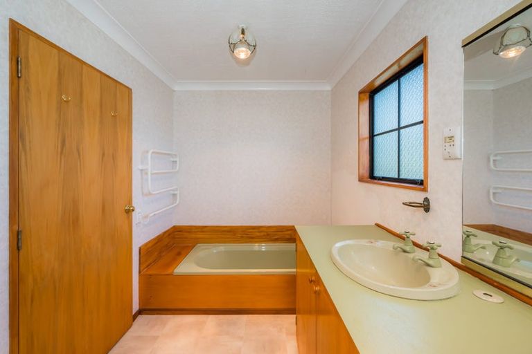 Photo of property in 92 Ngaio Road, Waikanae, 5036