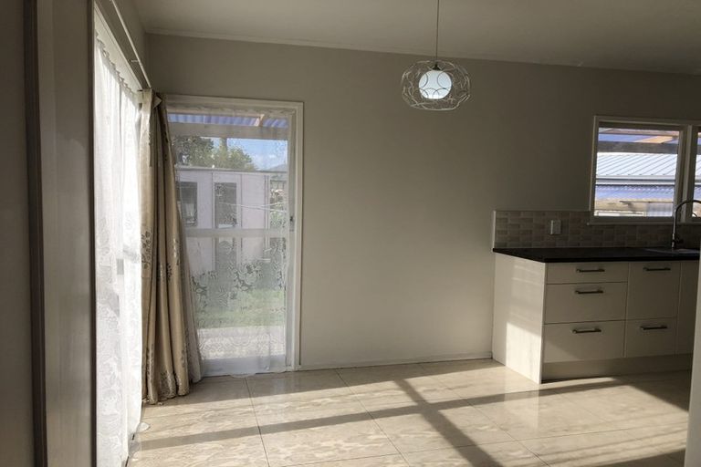 Photo of property in 17 Ascot Avenue, Henderson, Auckland, 0610