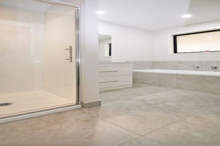 Photo of property in 16 Ballintoy Park Drive, Welcome Bay, Tauranga, 3175