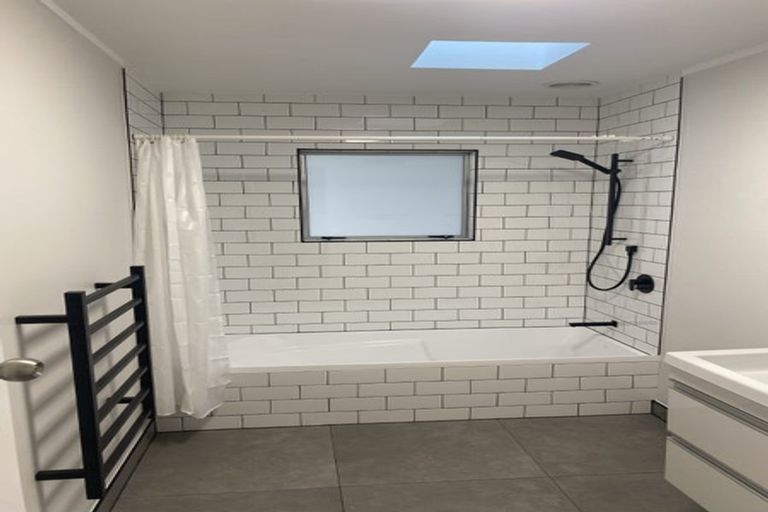 Photo of property in 1/51a Lynden Avenue, Hillcrest, Auckland, 0627