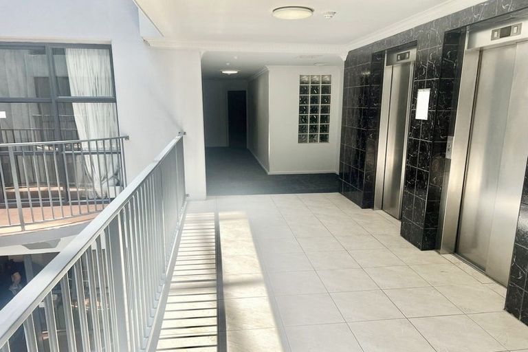 Photo of property in Atrium Towers, 6e/154 The Terrace, Wellington Central, Wellington, 6011