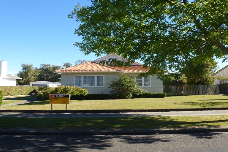 Photo of property in 4 Savage Crescent, West End, Palmerston North, 4412