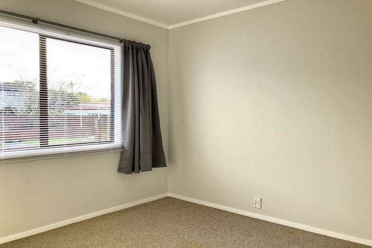 Photo of property in 1/94 Sturges Road, Henderson, Auckland, 0612