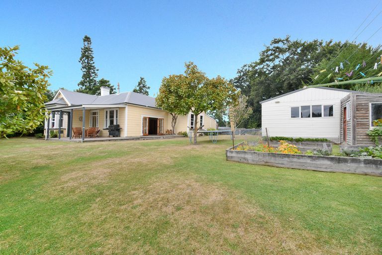 Photo of property in 27 Brough Street, Palmerston, 9430