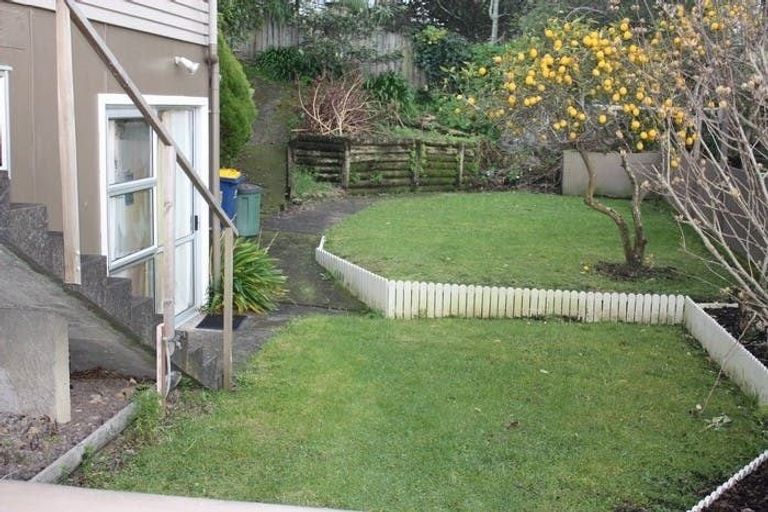 Photo of property in 188 Sunnynook Road, Totara Vale, Auckland, 0627