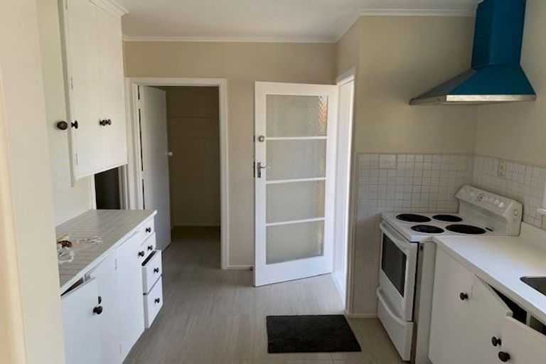 Photo of property in 206 Edmonton Road, Te Atatu South, Auckland, 0610