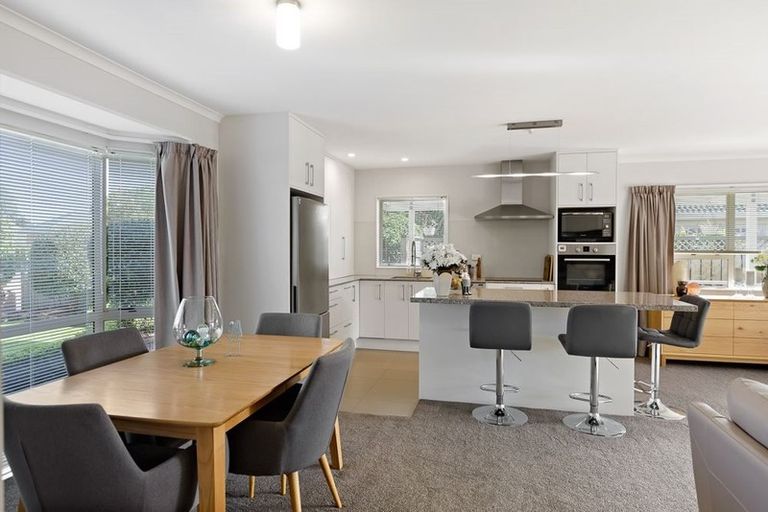 Photo of property in 51 Lakeside Drive, Orewa, 0931