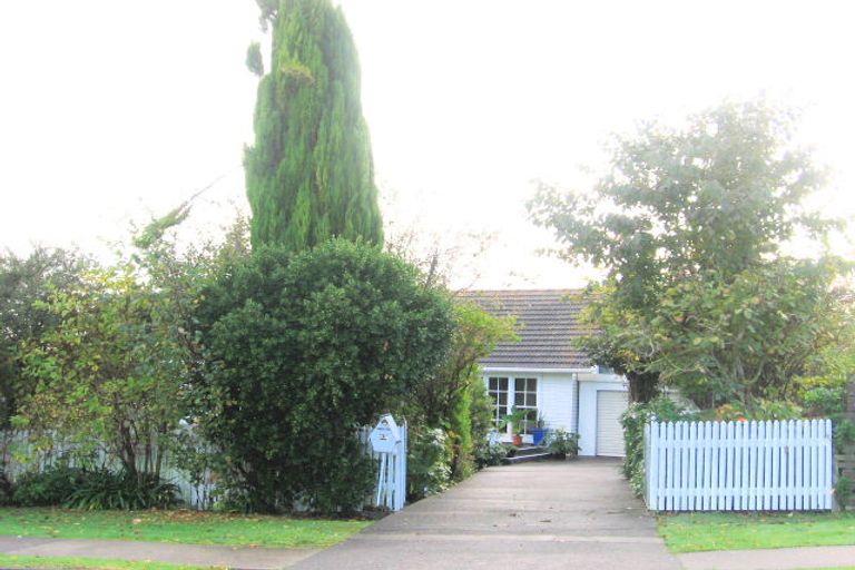 Photo of property in 23 Hira Street, Waikanae, 5036