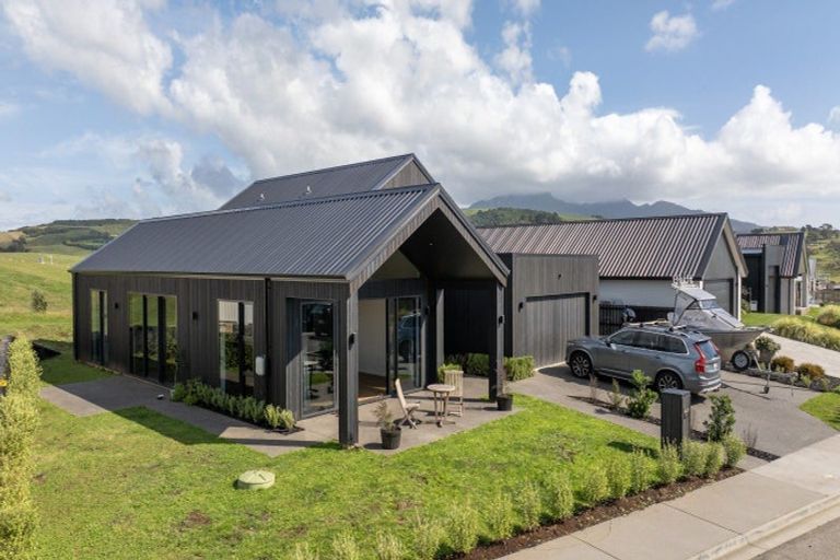 Photo of property in 18 Maataitai Road, Raglan, 3225