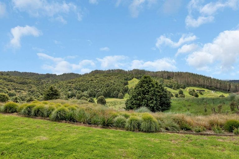 Photo of property in 2568e Paparoa-oakleigh Road, Paparoa, 0571