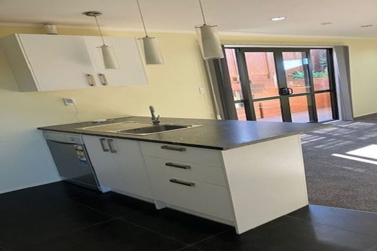 Photo of property in 43 Taioma Crescent, Te Atatu Peninsula, Auckland, 0610