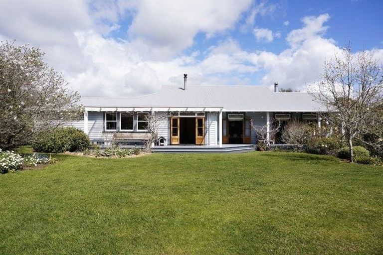Photo of property in 126 Awai Road, Tarurutangi, New Plymouth, 4372