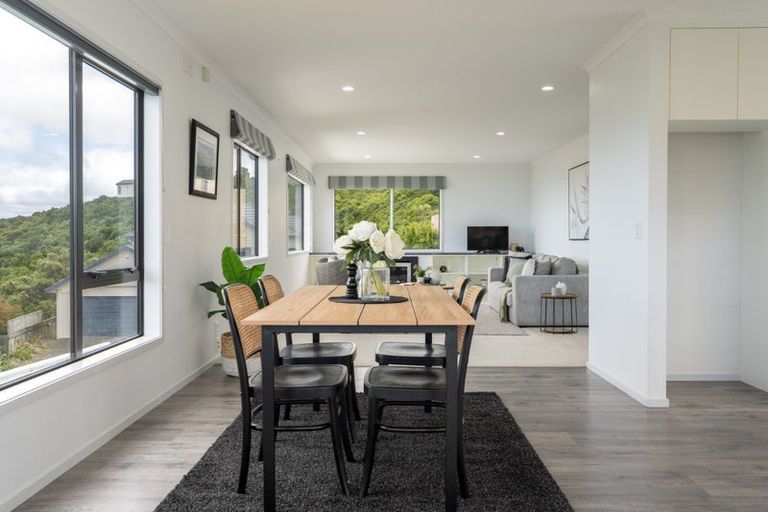 Photo of property in 7 Forbes Lane, Newlands, Wellington, 6037