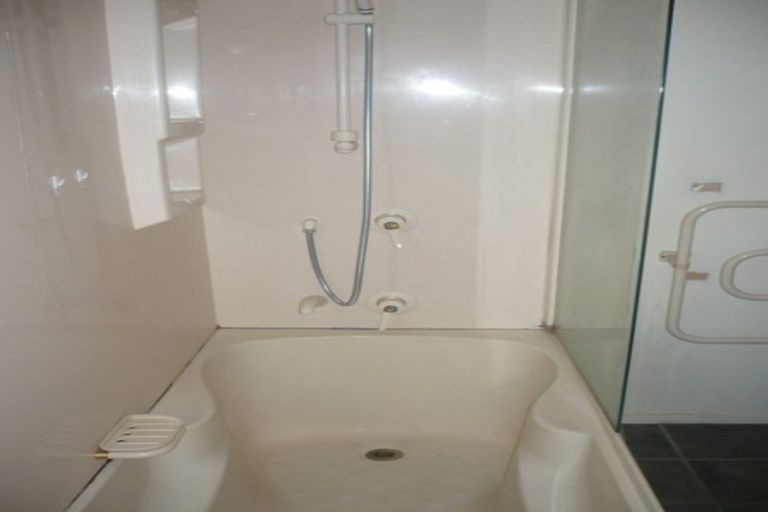 Photo of property in 28 Ronald Macken Place, Windsor Park, Auckland, 0632