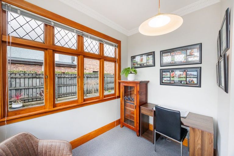 Photo of property in 21 Manapouri Crescent, Hokowhitu, Palmerston North, 4410