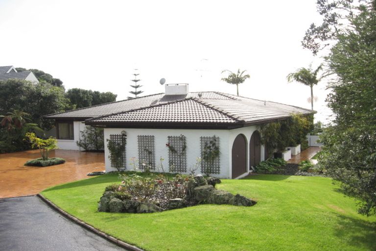 Photo of property in 18 Burford Place, Mellons Bay, Auckland, 2014