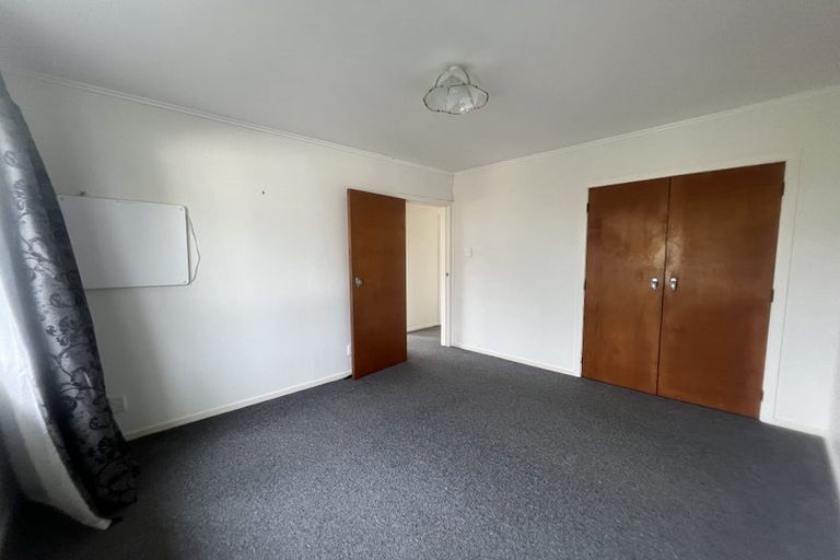 Photo of property in 25a Chetwode Grove, Newlands, Wellington, 6037