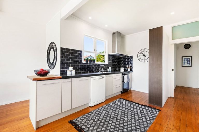 Photo of property in 811 Te Atatu Road, Te Atatu Peninsula, Auckland, 0610