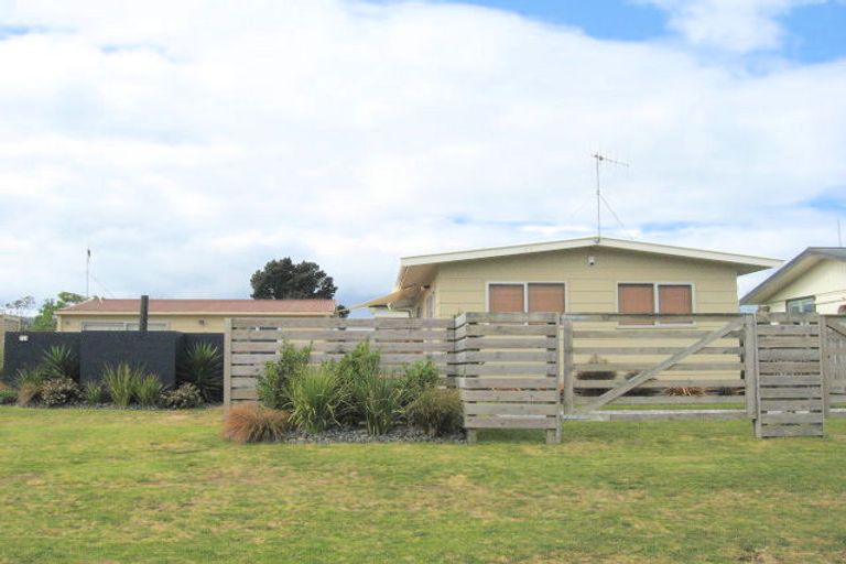 Photo of property in 120 Exeter Road, Whangamata, 3620