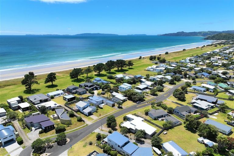 Photo of property in 148 Sands Crescent, Matarangi, Whitianga, 3592