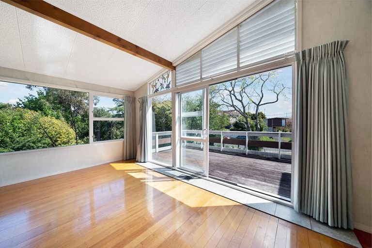 Photo of property in 1 Alwyn Avenue, Te Atatu South, Auckland, 0610