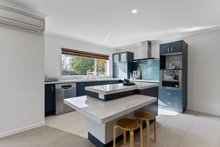 Photo of property in 6 Daniel Place, Kelvin Grove, Palmerston North, 4414