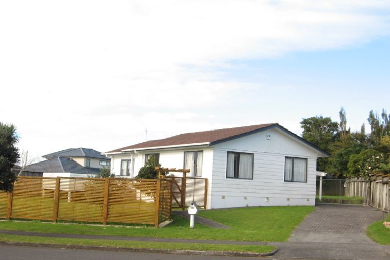 Photo of property in 211 Carnoustie Drive, Wattle Downs, Auckland, 2103
