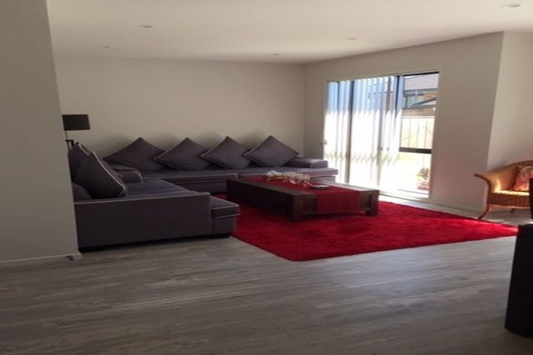 Photo of property in 7 Sophie Lane, Henderson, Auckland, 0612