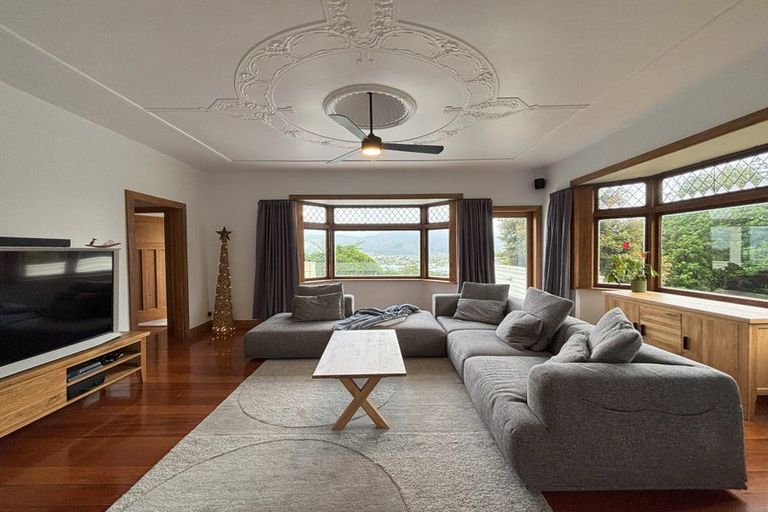 Photo of property in 19 Onehuka Road, Tirohanga, Lower Hutt, 5010