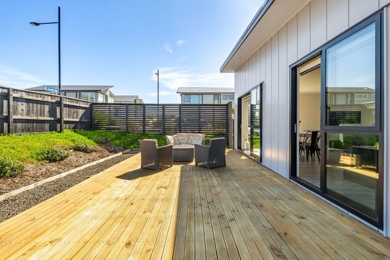 Photo of property in 1 Taraiti Crescent, Kenepuru, Porirua, 5022