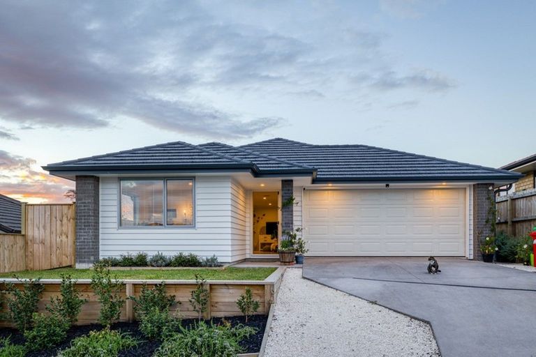 Photo of property in 5 Grenache Way, Kumeu, 0810