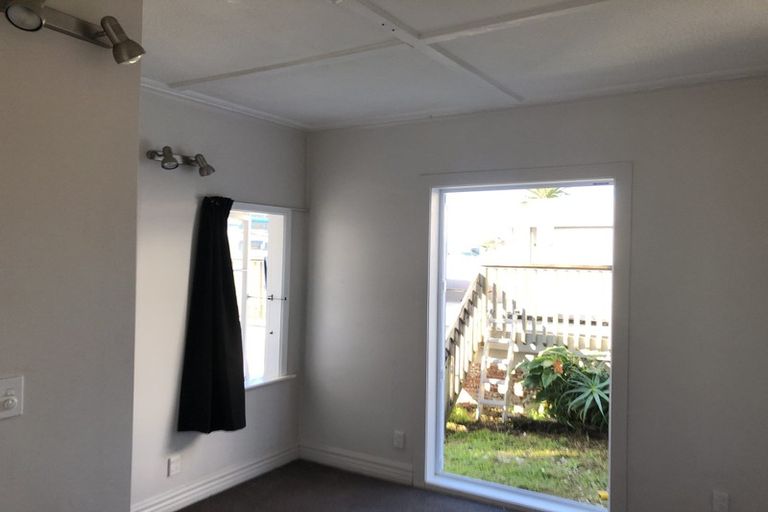Photo of property in 14 Rolleston Street, Mount Cook, Wellington, 6021