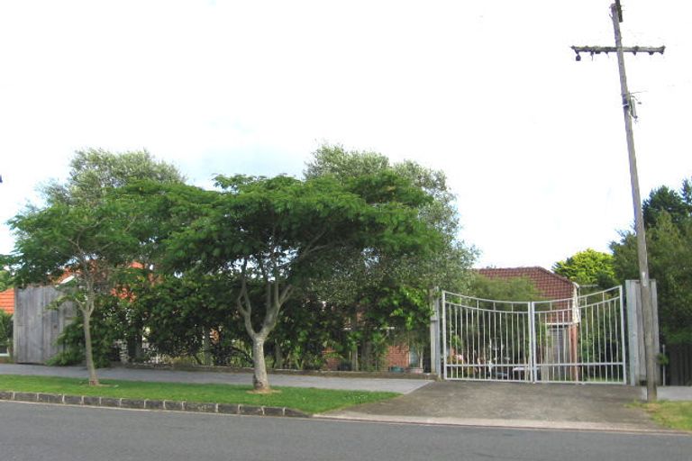 Photo of property in 18 Wainoni Avenue, Point Chevalier, Auckland, 1022