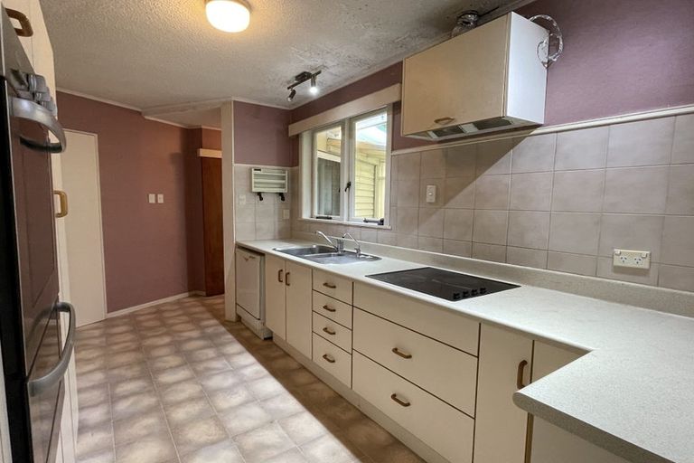 Photo of property in 16 Cypress Place, Sunnynook, Auckland, 0620