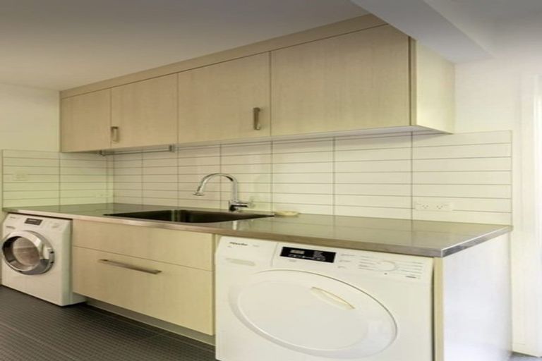 Photo of property in 136 Cheviot Road, Lowry Bay, Lower Hutt, 5013