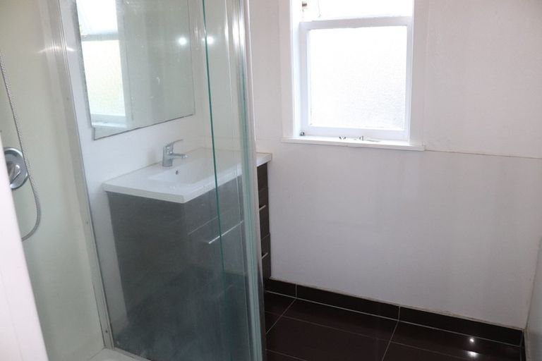 Photo of property in 27 Glenfern Road, Mellons Bay, Auckland, 2014