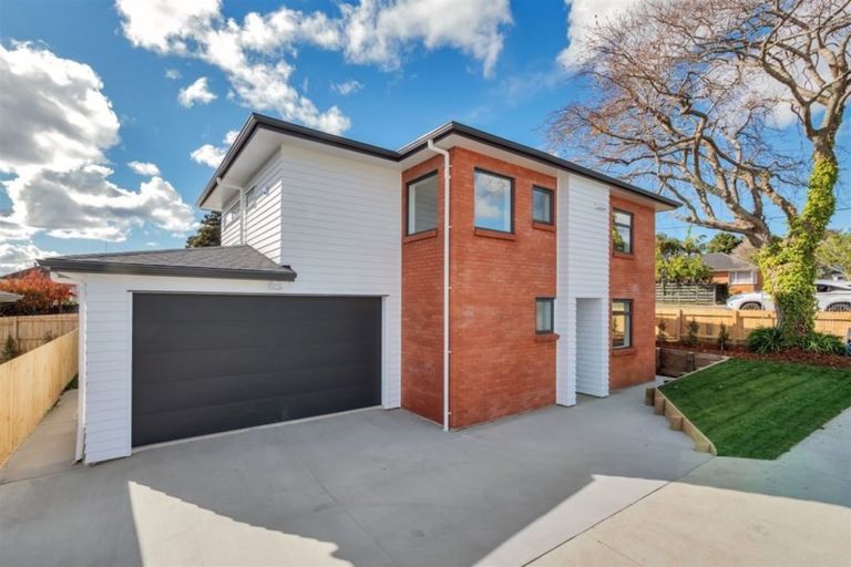 Photo of property in 107 Sturges Road, Henderson, Auckland, 0612
