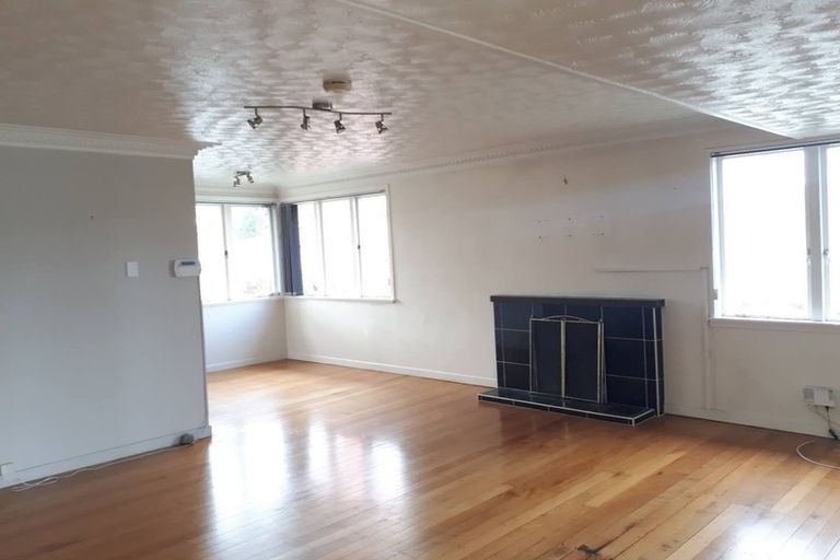 Photo of property in 11 Preston Avenue, Henderson, Auckland, 0610