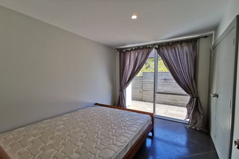 Photo of property in 1 Kilear Close, Pinehill, Auckland, 0632