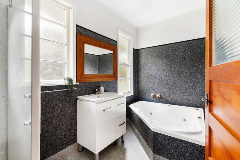 Photo of property in 51 Burns Road, Hospital Hill, Napier, 4110