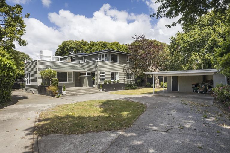 Photo of property in 546 Featherston Street, Roslyn, Palmerston North, 4414