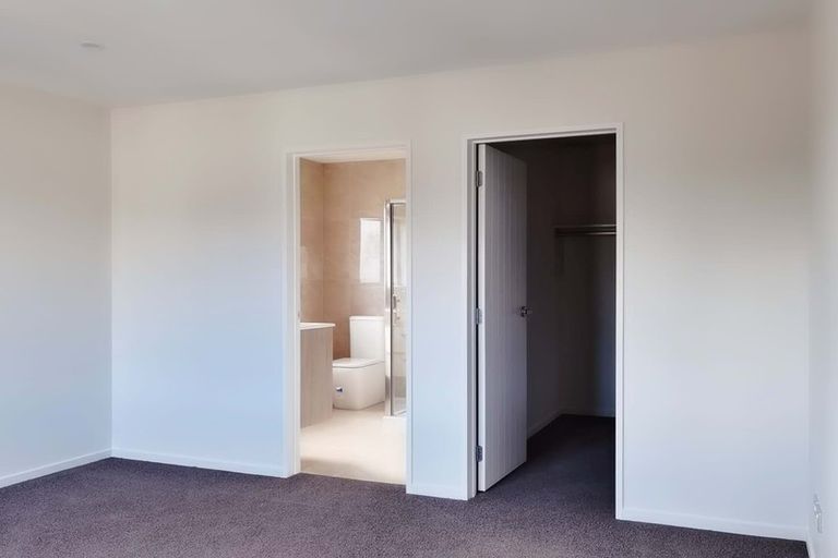 Photo of property in 98 Cardiff Road, Pakuranga, Auckland, 2010